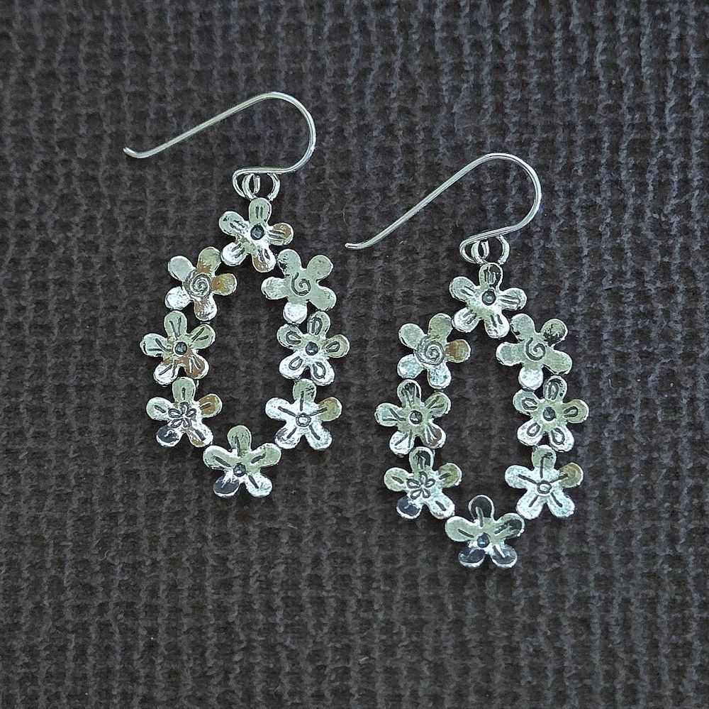 Noa Zuman Silver🤍 Floral🌸 Wreath Dangle Earrings - Picture 13 of 16